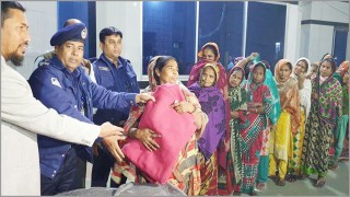 নরসিংদী মডেল থানা পুলিশের উদ্যোগে শীতবস্ত্র বিতরণ